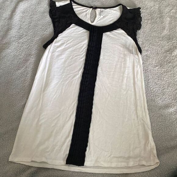 Elle Tops - Elle kohls black and white sleeveless work career blouse top small